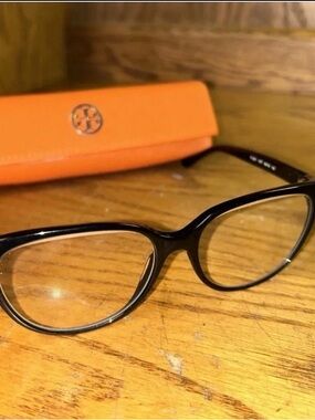 Tory Burch Black Cat-Eye Glasses with Orange Logo Case